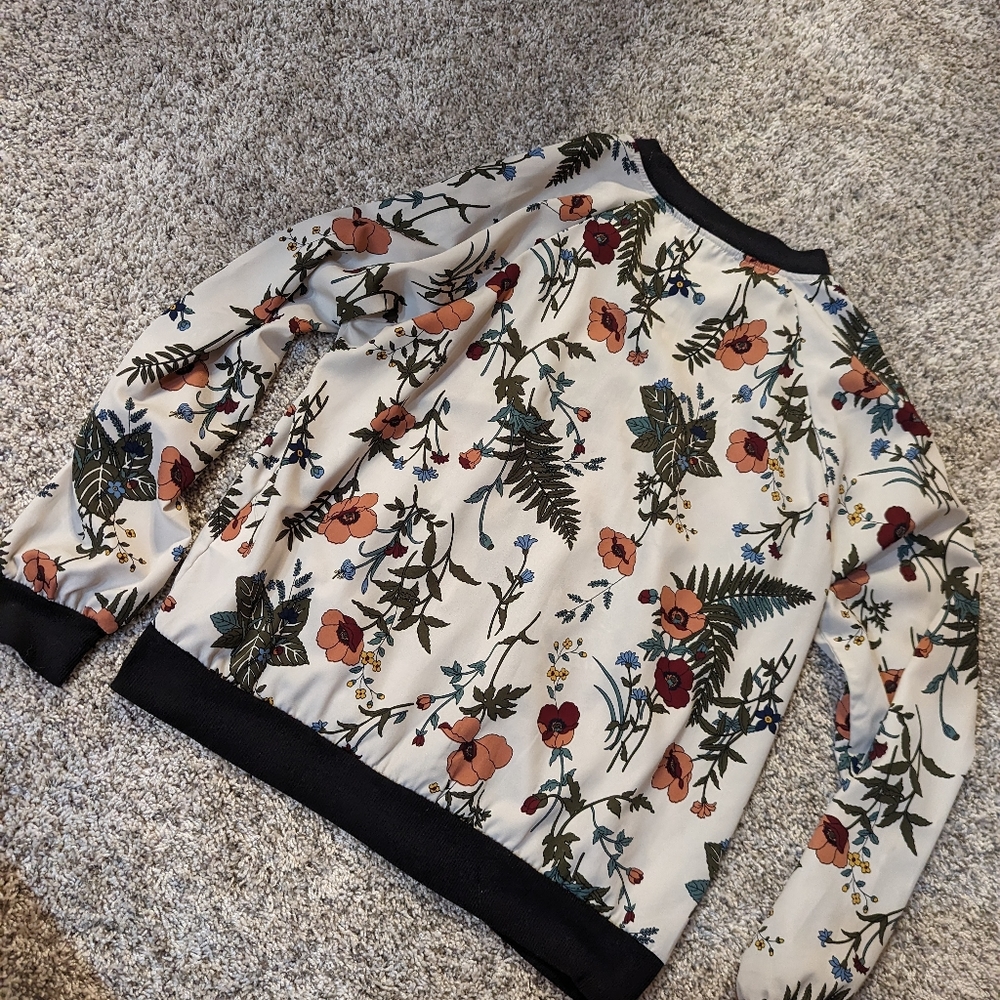 Lightweight jacket - Picture 2 of 5